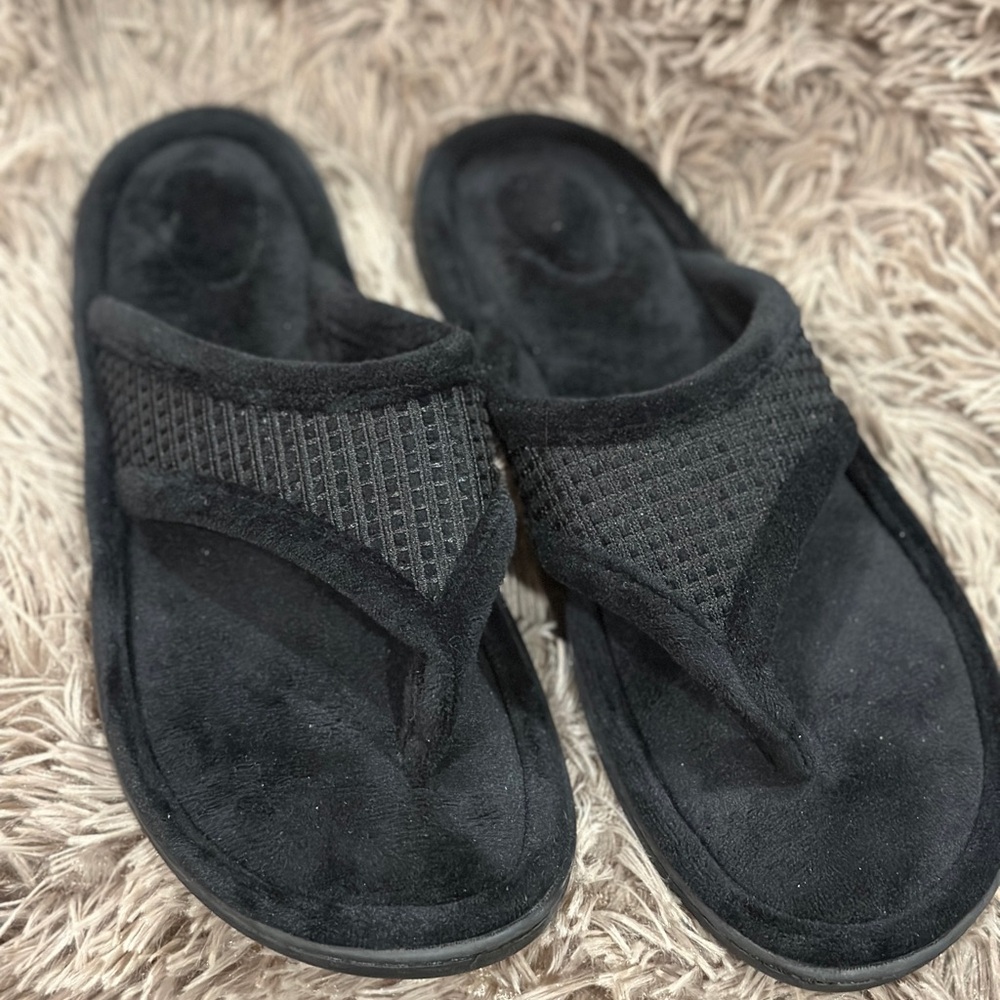 Brookstone Black Textured Flip Flops